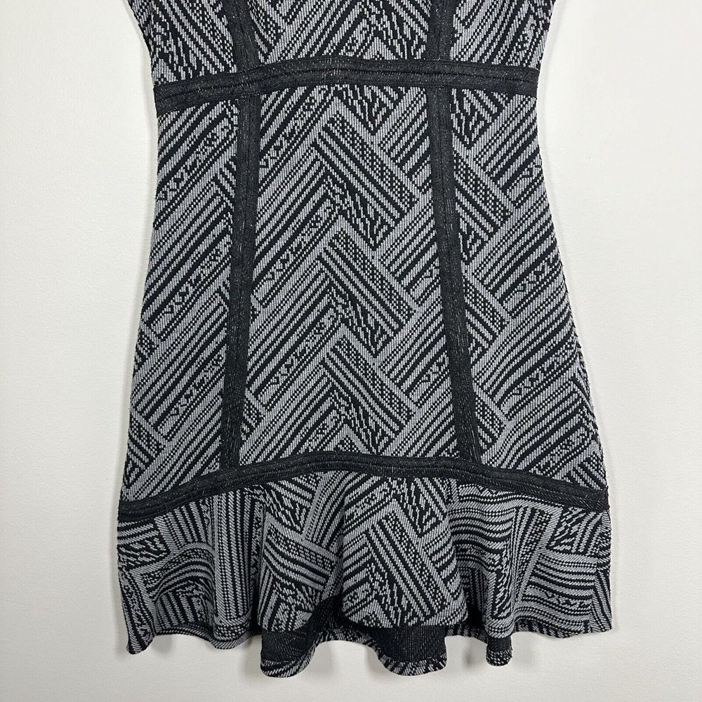 Tabitha Size 8 Black Gray Geometric Pattern Sleev… - image 4